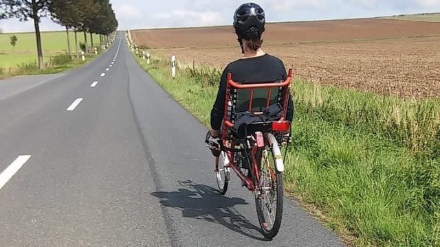 寝 ながら 自転車